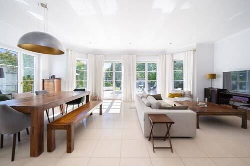 Ess- und Wohnbereich - Einfamilienhaus mit 257,00 m² in Grünwald zum Kaufen