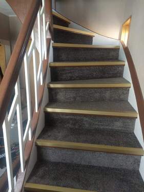 Treppenaufgang - 6 Zimmer Einfamilienhaus in Röslau