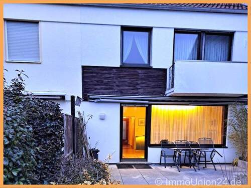 Bild 1 - 470.000 EUR für SOFORT freies 146 qm REIHENHAUS mit GARAGE und Spielgarten in TOP Wohnlage