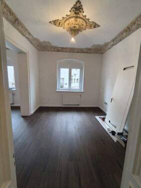Wohnzimmer - Erstbezug nach Sanierung!Familienfreundliche 4-Zi.-Whg. am Kluser Platz!