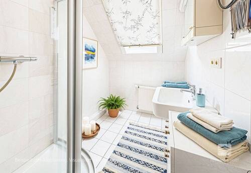 Badezimmer 2/2 (KI) - 
