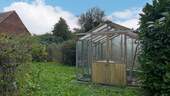 Garten mit Gewächshaus - 