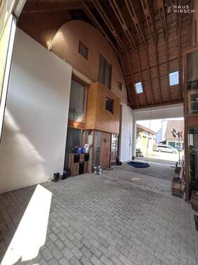 Durchfahrt, Wohnungseingänge - 