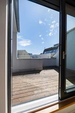 Zugang zur Dachterrasse - Etagenwohnung mit 176,00 m² in Berlin zum Kaufen