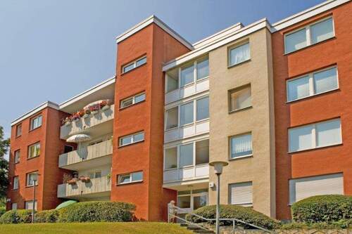 Karl-Arnold-Str. 15-21 Vorderansicht - Charmante 2-Zimmer-Seniorenwohnung, frisch renoviert - Einzug ab 55!