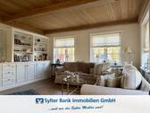 Wohnzimmer - **Reserviert** - Charmante 3-Zimmer-Erdgeschosswohnung mit großzügiger Terrasse und eigenem Garten in Keitum