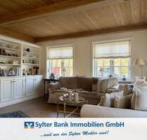 **Reserviert** - Charmante 3-Zimmer-Erdgeschosswohnung mit großzügiger Terrasse und eigenem Garten in Keitum - Sylt