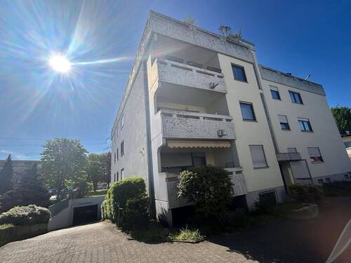 Außenanlage - Attraktive 3-Zimmer-Wohnung mit ruhigem Balkon & klarer Raumaufteilung
