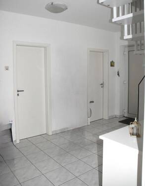 Diele im EG - 5 Zimmer Mehrfamilienhaus, Wohnhaus in Lebus