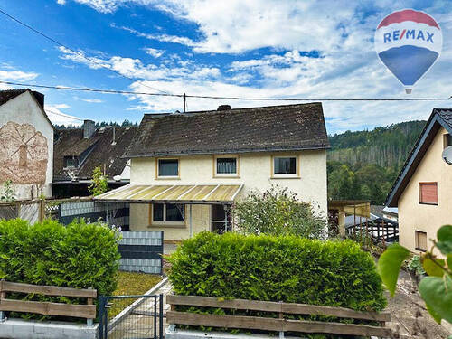 01 Außenansicht - Kleines Einfamilienhaus mit Garten und Garage in Isselbach