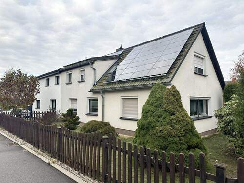 Straßenansicht - 5 Zimmer Doppelhaushälfte zum Kaufen in Zwickau