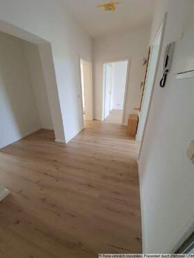 Flur Beispiel 1 - Mehrfamilienhaus, Wohnhaus in Chemnitz