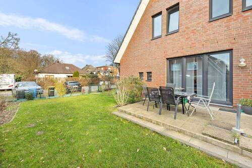 eigenen PKW-Stellplätzen - 