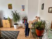 Wohnzimmer Ansicht 2 - 2 Zimmer Etagenwohnung in Wiesbaden
