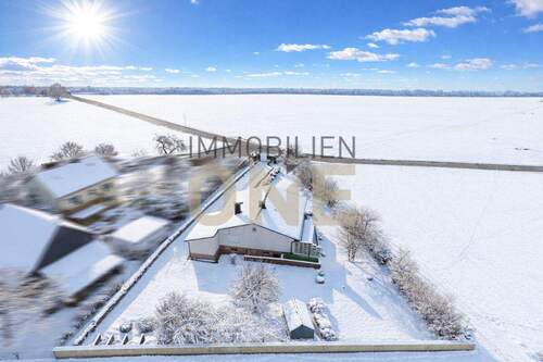 Bild 1 - Bungalow mit Ausbaupotential und unverbaubarem Weitblick in idyllischer Alleinlage mit großem Grundstück