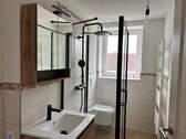 Bad mit Dusche - 