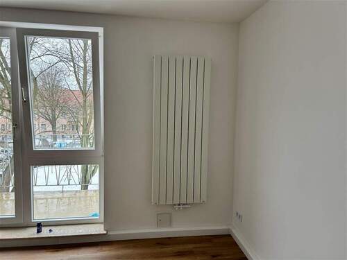 Wohnzimmer Zugang zum Balkon - 3 Zimmer Etagenwohnung in Hohenmölsen