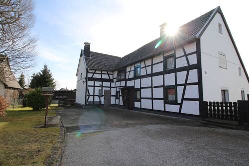 3. Hausansicht - 4 Zimmer Einfamilienhaus in Schleiden-Broich