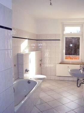 Bad mit Wanne Muster - 1 Zimmer Etagenwohnung zur Miete in Taucha