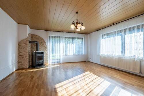 18352 Wohnzimmer - 8 Zimmer Mehrfamilienhaus, Wohnhaus in Großlittgen