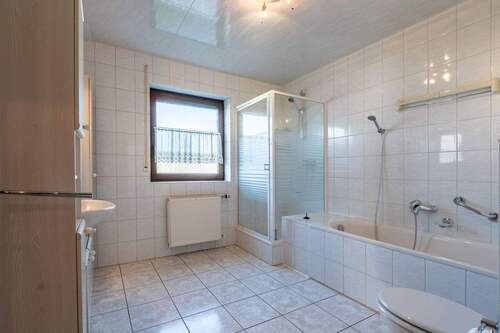18352 Badezimmer 1 - 