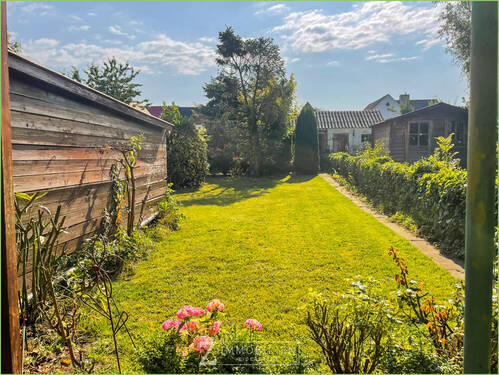 Garten mit Unterstellmöglichkeiten - 