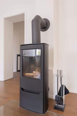 Kaminofen in der Wohnküche - 3 Zimmer Etagenwohnung in Berlin