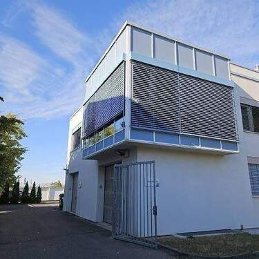 Einfahrt Hof - Büro mit 1,23 m&sup2; in Markranstädt zur Miete