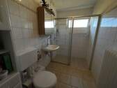 Neuwertiges Badezimmer - 