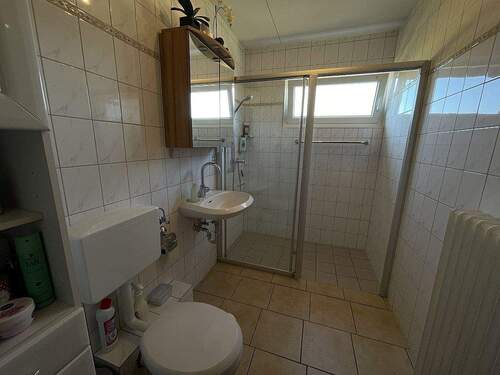 Neuwertiges Badezimmer - 