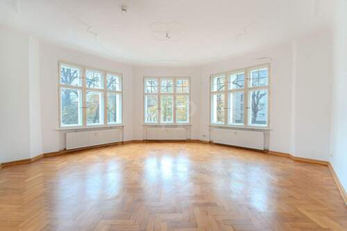  Lichtdurchflutetes Zimmer - 