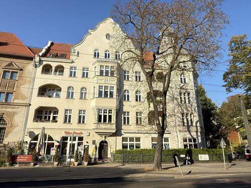 Blick von außen auf das wunderschöne Gebäude - 