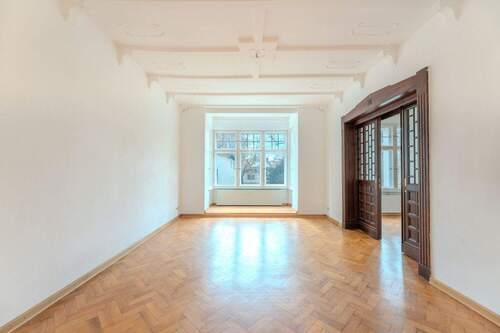 Großer Raum mit Zugang zum anderen Zimmer - 