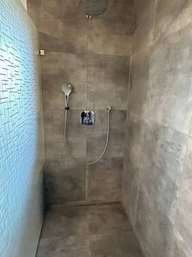Badezimmer - beghbare Dusche - Erdgeschoss - 
