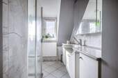 Badezimmer Dachgeschoss - 