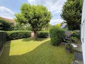 Blick in den Garten EG Whg - 9 Zimmer Mehrfamilienhaus, Wohnhaus in Dietzenbach
