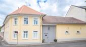Hausansicht - Denkmalgeschützes Hofanwesen aus dem frühen 19. Jahrhundert - reizvolles Wohndomizil mit ELW