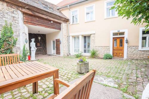 Hofansicht - 8 Zimmer Bauernhaus, Landhaus zum Kaufen in Mainz / Drais