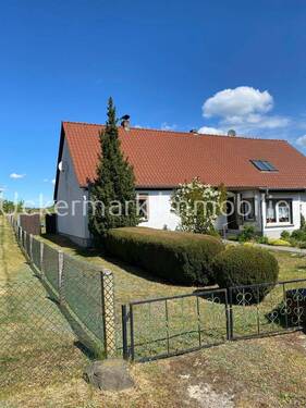 Hausansicht - Geräumige DHH in Dorfrandlage in Beutel zu verkaufen!