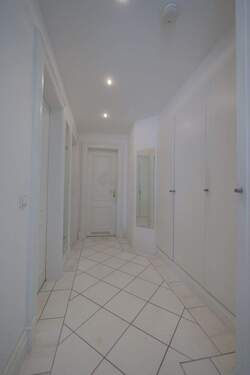 Flur mit Einbauschrank - 