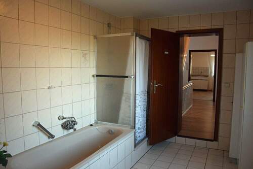 Bad - Etagenwohnung mit 56,00 m&sup2; in Grefrath zur Miete