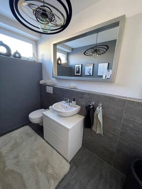 sep. WC mit Einbaumöbel - 