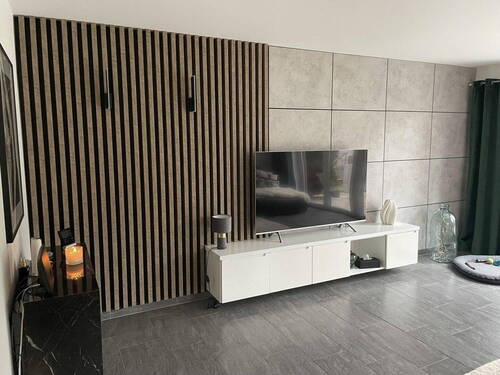 Wandverkleidung im Wohnzi. - 5 Zimmer Doppelhaushälfte in Landsberied