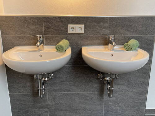 Bad mit 2 Waschbecken - 