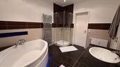 Bad mit Dusche - 