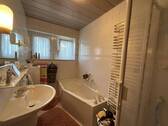Tageslicht Dusch-Wannenbad - 