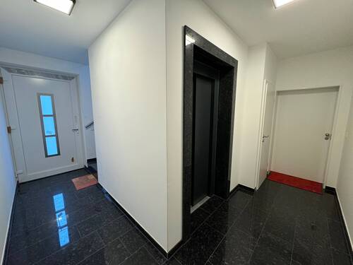 Treppenhaus/Eingangsbereich - Etagenwohnung mit 90,10 m² in Hoya zur Miete