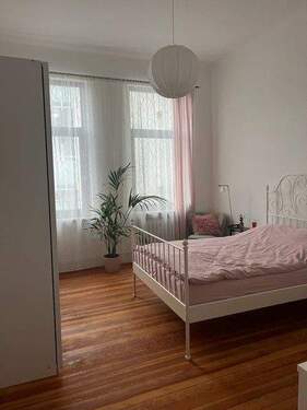 Schlafzimmer (OG r.) - 