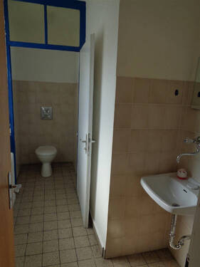 WC Pfarrbüro - Einfamilienhaus mit 233,00 m&sup2; in Wertheim-Bestenheid zum Kaufen