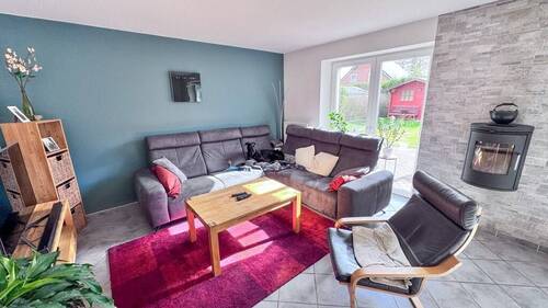 Wohnbereich mit Kaminofen - Einfamilienhaus mit 96,00 m&sup2; in Flensburg zum Kaufen